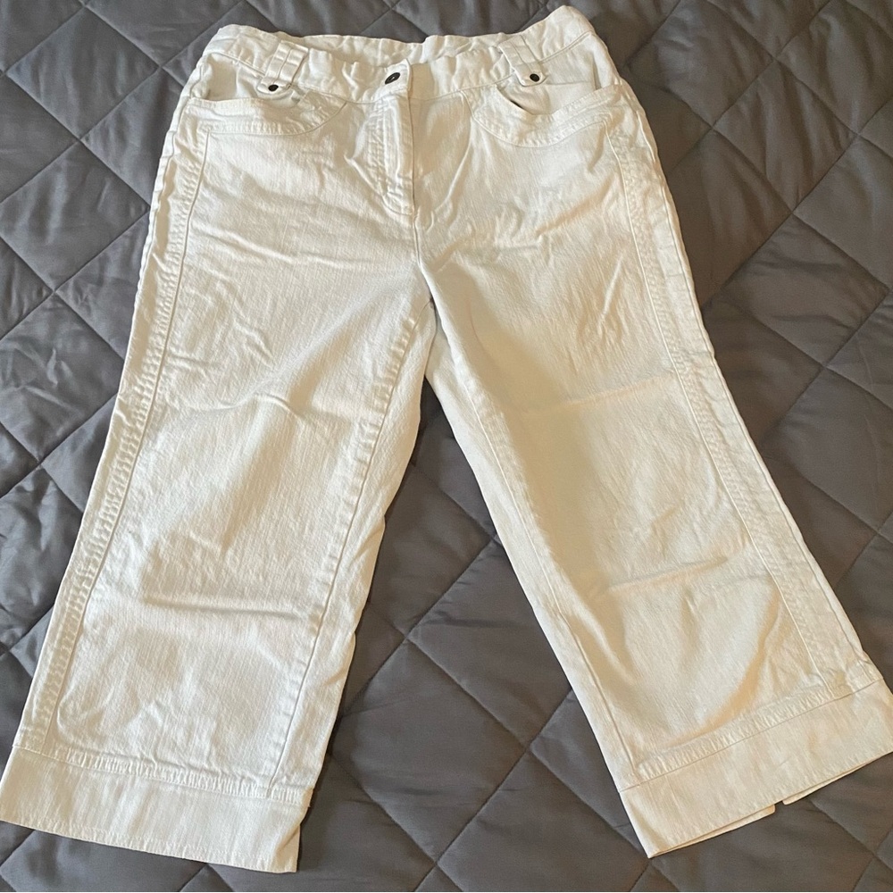 🤍 Women's White Capris Jeans - Size 8 🤍